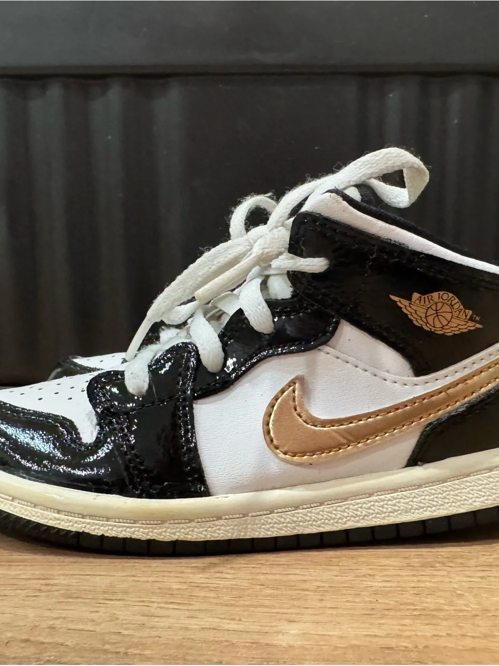 Jordan Kids Low-Top Jordans- White, Black & Metallic Gold